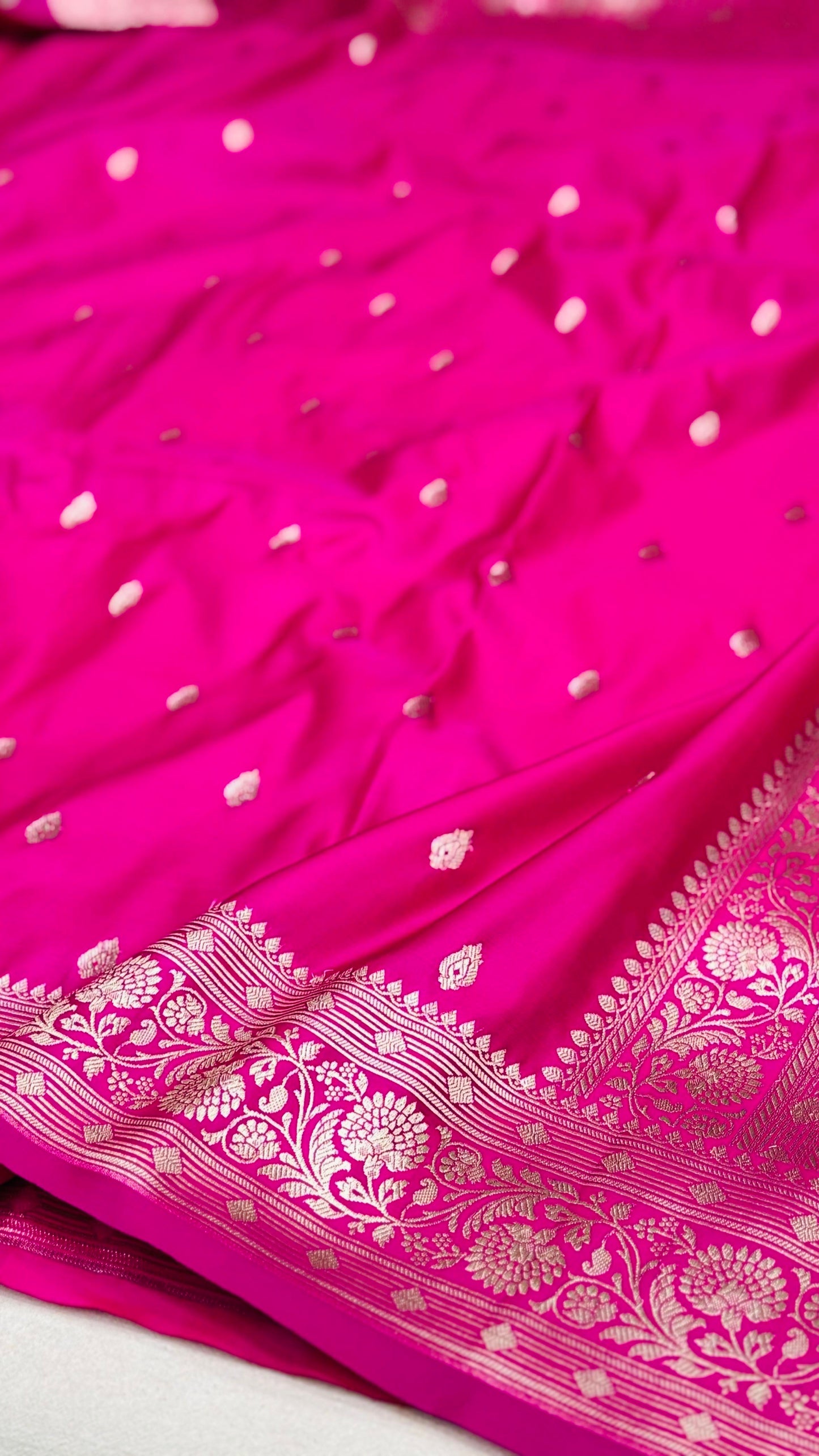 Pure Mashru Silk Buti Saree Magenta (Mashravi)
