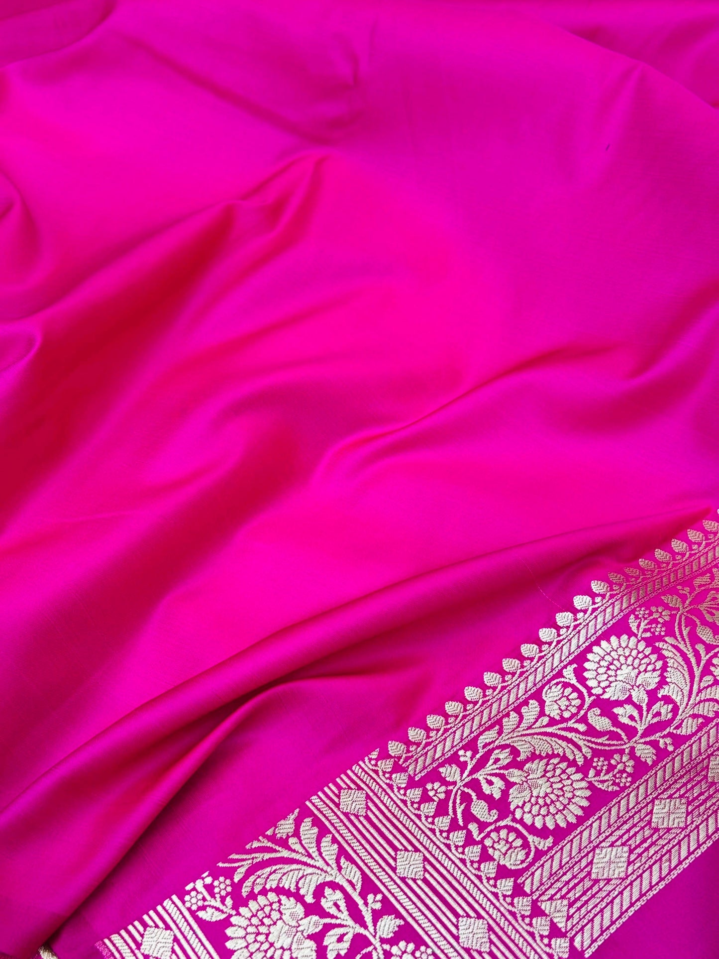 Pure Mashru Silk Buti Saree Magenta (Mashravi)