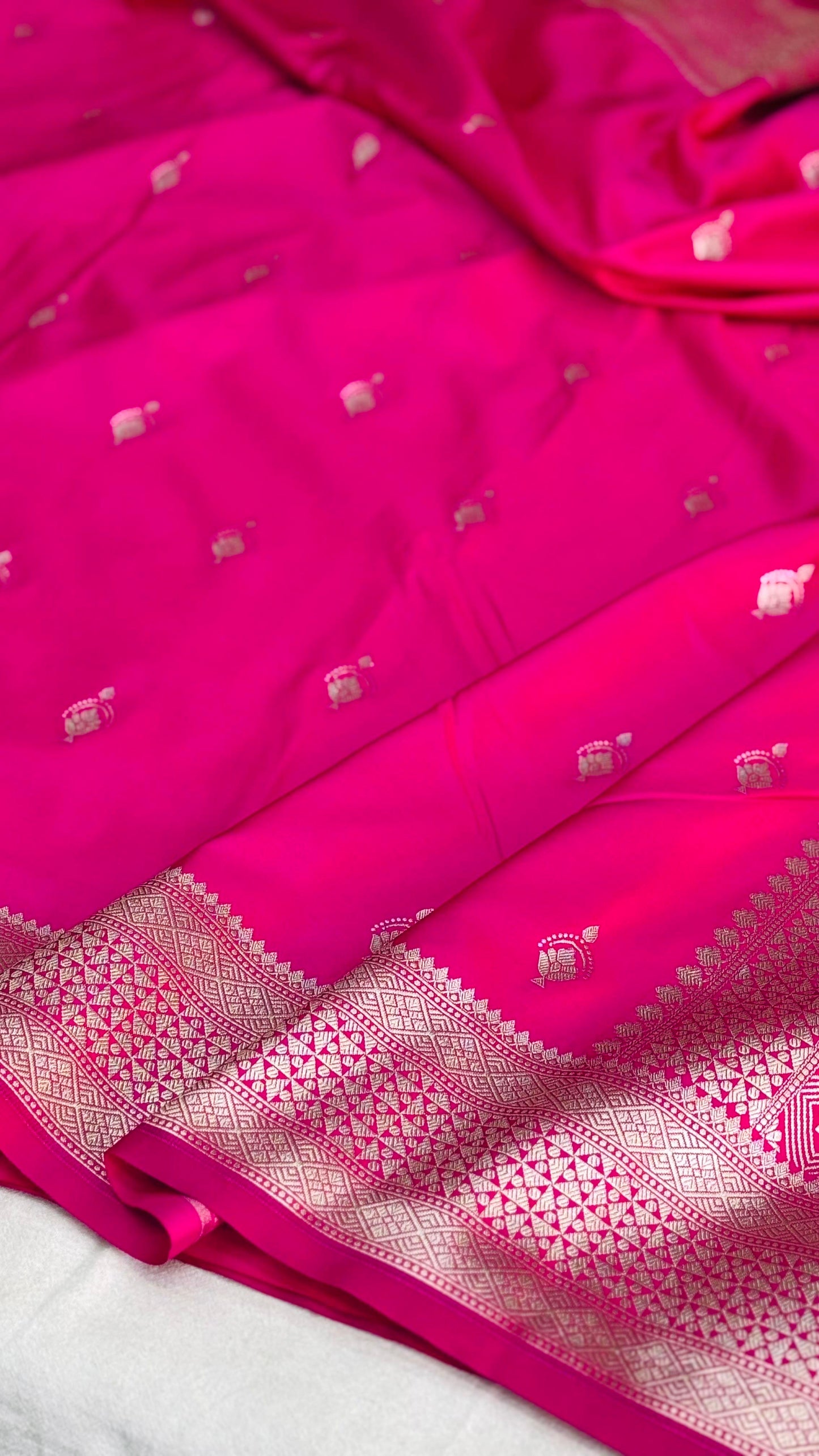 Pure Mashru Silk Buti Saree Rani Pink (Mashravi)
