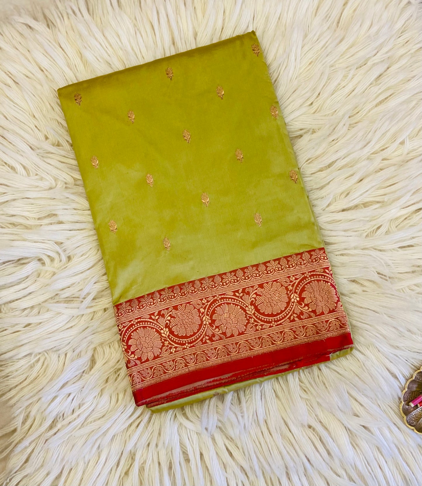 VIRAJ HARITA (Pure Katan Saree)