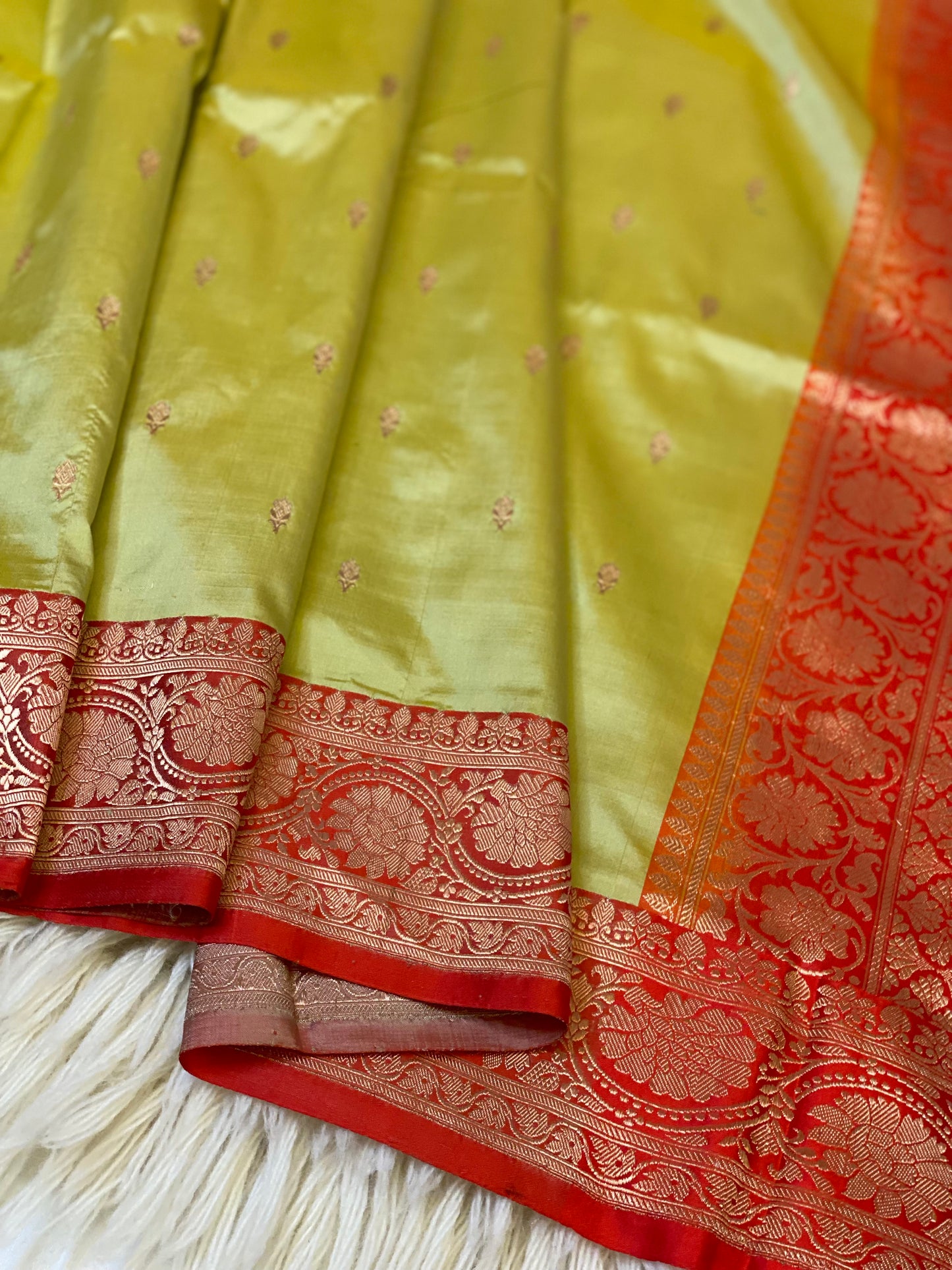 VIRAJ HARITA (Pure Katan Saree)