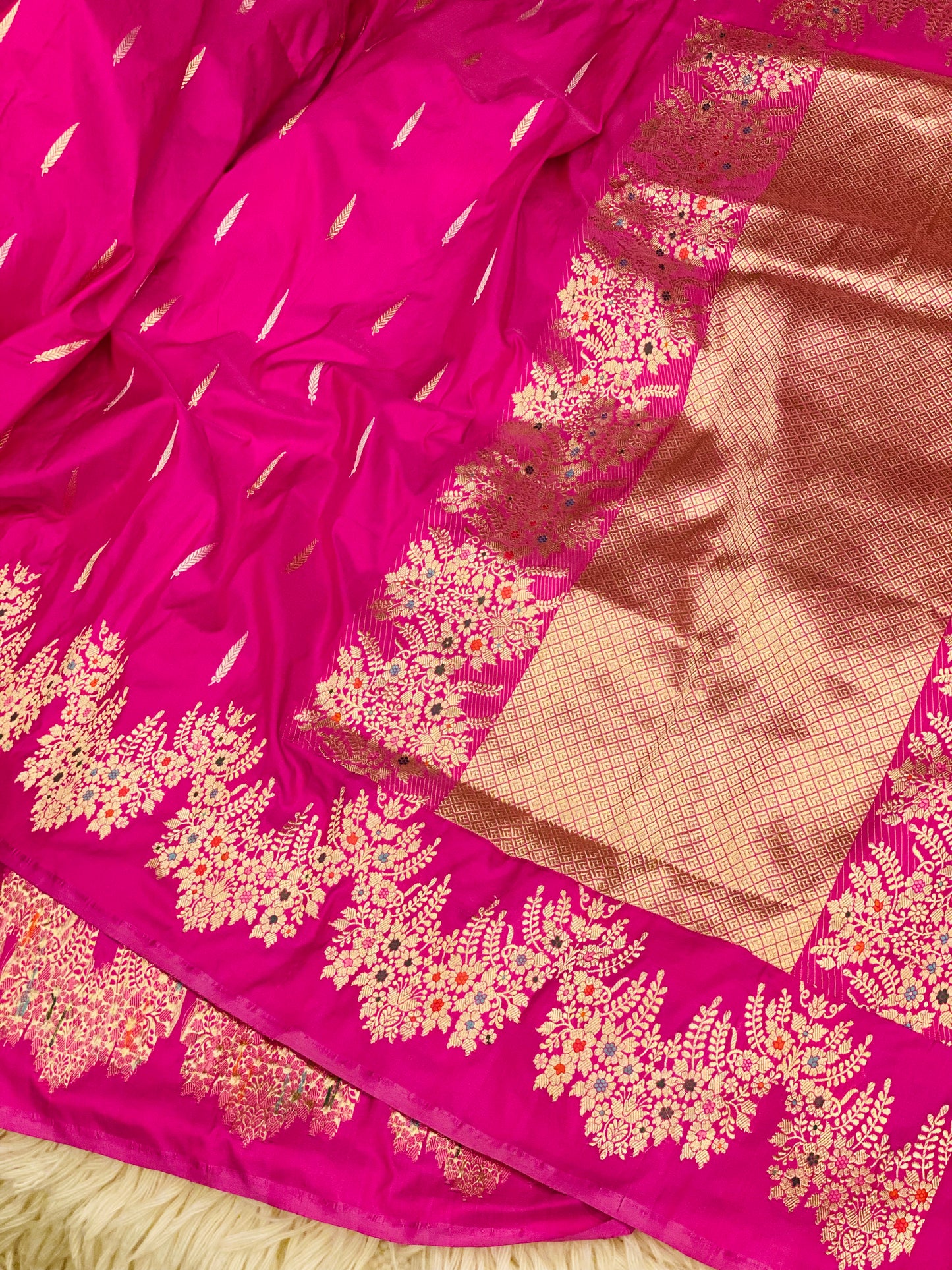 Pure Katan Scallop Border Buti Saree Rani Pink (Noor-e-Nazaaka)