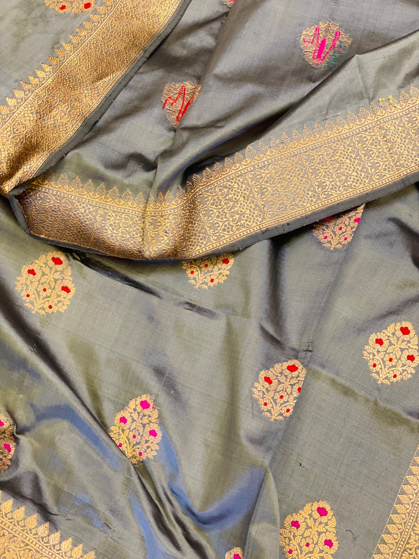 RAJAT PRABHA (Pure Katan Kadhwa Saree)